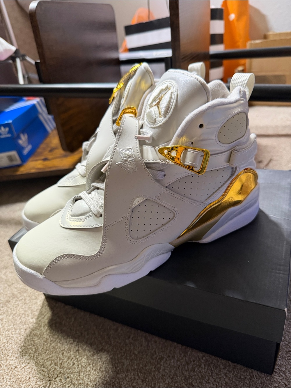 Jordan Retro 8 Champagne Pack Celebration Kids White and Gold High-Top Sneakers - Picture 2 of 10